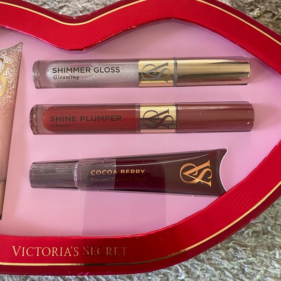 VICTORIA’S SECRET | 5-Piece Lip Gloss, Oil, Mask & Lip Plumper Gift Set - Picture 10 of 11
